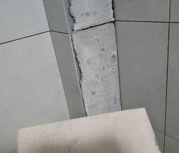 宁波市瓷砖空鼓维修公司分享下厨房瓷砖脱落的补救措施。